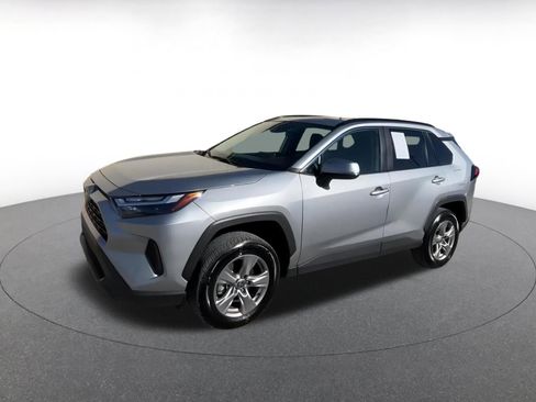 Used 2025 Toyota RAV4 XLE image 8