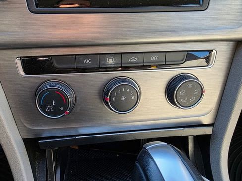 Used 2016 Volkswagen Golf Limited Edition image 23