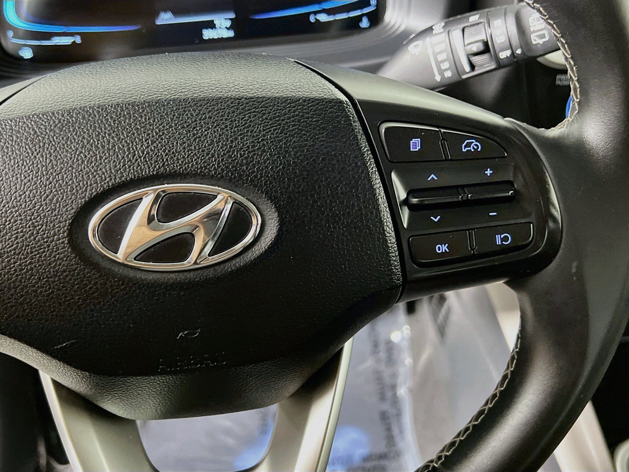 Used 2025 Hyundai Venue SEL FWD image 19