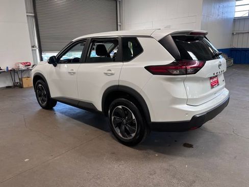 Used 2024 Nissan Rogue SV FWD image 5