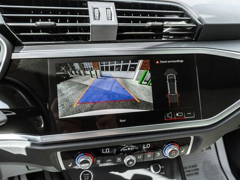 Used 2024 Audi Q3 2.0T Premium image 11