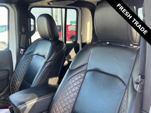 Used 2023 Jeep Gladiator Overland AWD/4WD image 7