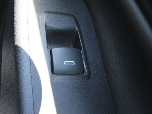 Used 2023 Chevrolet Equinox LT FWD image 25