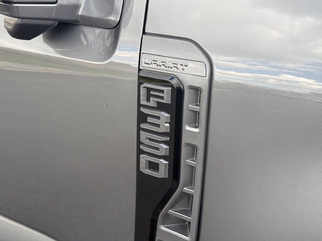 Used 2026 Ford F350 Lariat AWD/4WD image 19