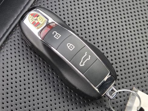 Used 2023 Porsche Macan Turbo AWD/4WD image 32