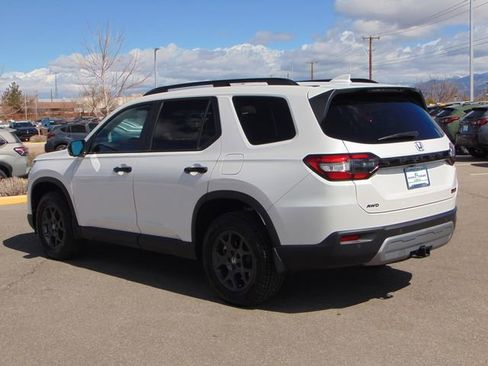 Certified 2025 Honda Pilot TrailSport image 6