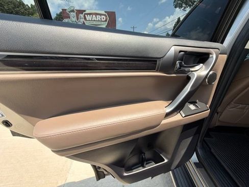 Used 2022 Lexus GX 460 Luxury w/ Sport Design Package AWD/4WD image 31