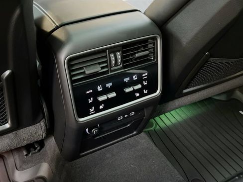 Certified 2026 Porsche Cayenne GTS AWD/4WD image 27