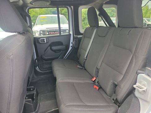 Used 2022 Jeep Wrangler Unlimited Sport AWD/4WD image 11