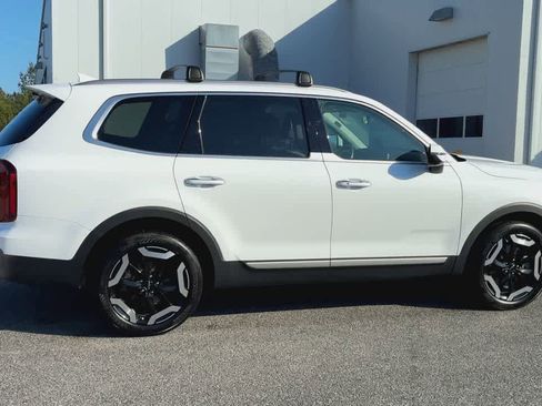 Used 2025 Kia Telluride S FWD image 9