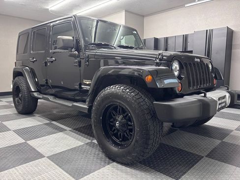Used 2013 Jeep Wrangler Unlimited Sahara w/ Dual Top Group AWD/4WD image 4