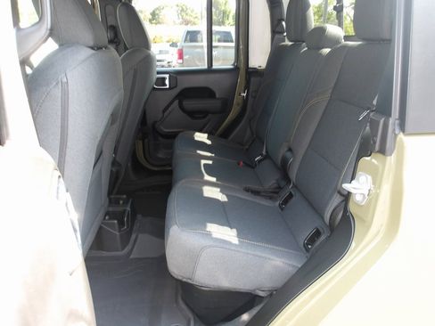 New 2025 Jeep Gladiator Willys image 18