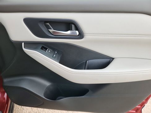 Used 2023 Nissan Rogue SL w/ SL Premium Package image 17