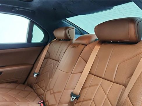 Used 2023 BMW i7 xDrive60 image 30