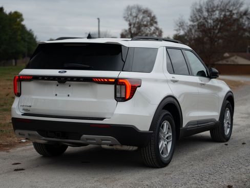 New 2026 Ford Explorer Active w/ Active Comfort Package image 6