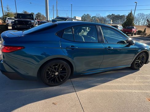 Used 2025 Toyota Camry SE image 8