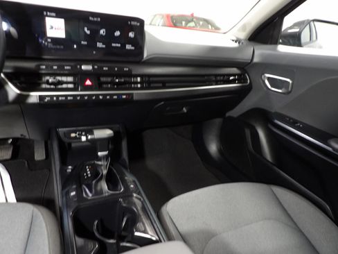 Used 2025 Kia K4 FWD image 13
