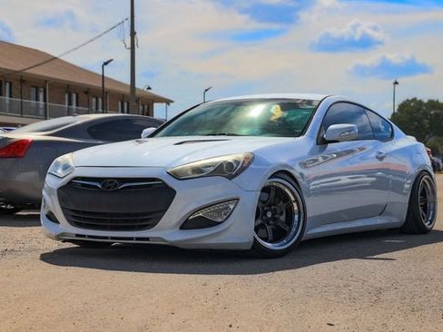Used 2015 Hyundai Genesis 3.8 image 1
