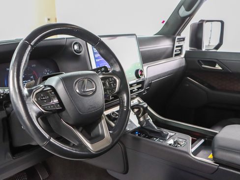 Used 2024 Lexus GX 550 w/ Accessory Package (31) AWD/4WD image 25