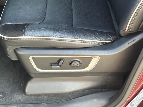 Used 2023 RAM 1500 Laramie AWD/4WD image 12