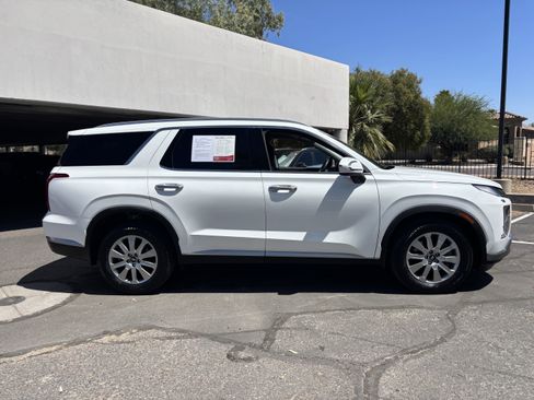 Used 2025 Hyundai Palisade SEL FWD image 2