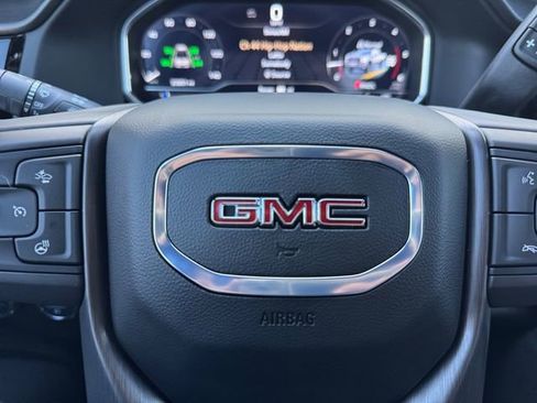 Used 2024 GMC Sierra 2500 AT4 w/ AT4 Premium Plus Package image 8