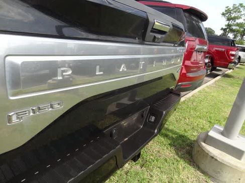 Used 2015 Ford F150 Platinum w/ Equipment Group 701A Luxury AWD/4WD image 6