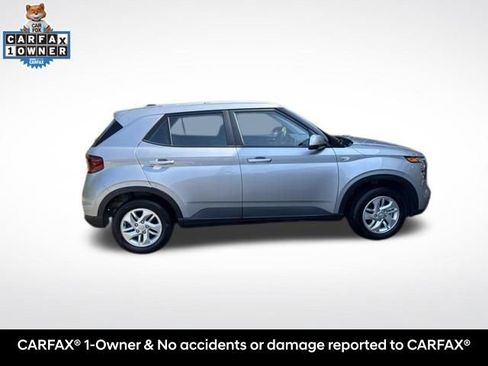 Used 2026 Hyundai Venue SE FWD image 2