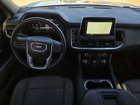 Used 2023 GMC Yukon XL SLT w/ SLT Luxury Package image 21