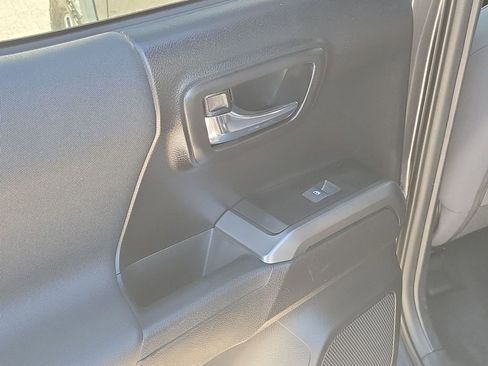 Used 2019 Toyota Tacoma TRD Off-Road image 46