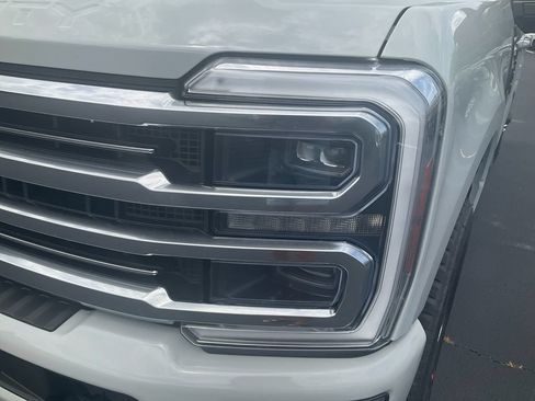 New 2026 Ford F250 Platinum w/ Platinum Plus Package AWD/4WD image 9