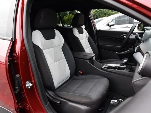 Used 2025 Chevrolet Trax RS w/ Driver Confidence Package FWD image 18