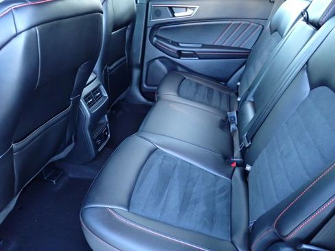 Used 2022 Ford Edge ST-Line image 10