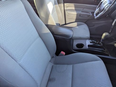 Used 2015 Toyota Tacoma PreRunner image 9