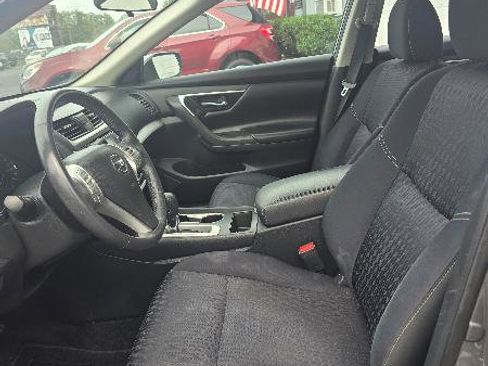 Used 2017 Nissan Altima 2.5 SV image 9