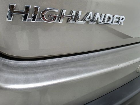 Used 2015 Toyota Highlander Limited w/ Driver Technology Package image 33