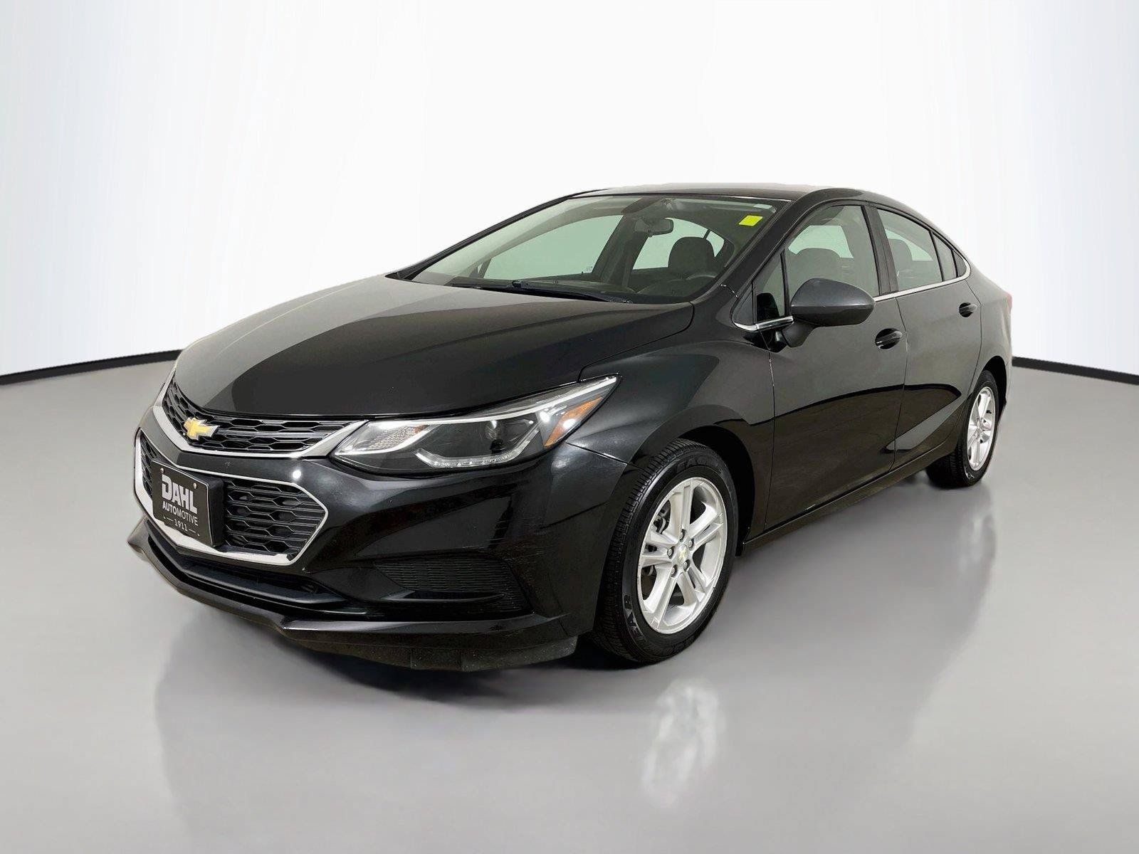 Used 2017 Chevrolet Cruze LT FWD image 4
