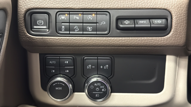 Used 2022 GMC Yukon Denali AWD/4WD image 32