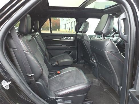 Certified 2025 Ford Explorer ST image 42