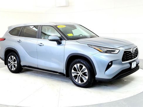 Used 2023 Toyota Highlander XLE image 7