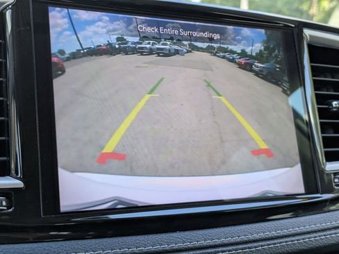 Used 2023 Chrysler Pacifica Touring-L FWD image 24