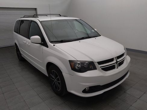 Used 2017 Dodge Grand Caravan GT FWD image 13