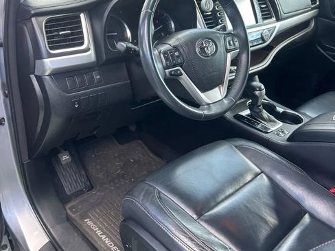 Used 2016 Toyota Highlander XLE AWD/4WD image 14