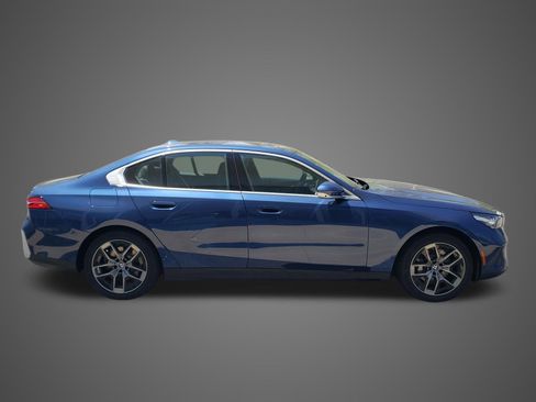 New 2027 BMW 530i xDrive w/ Premium Package AWD/4WD image 4