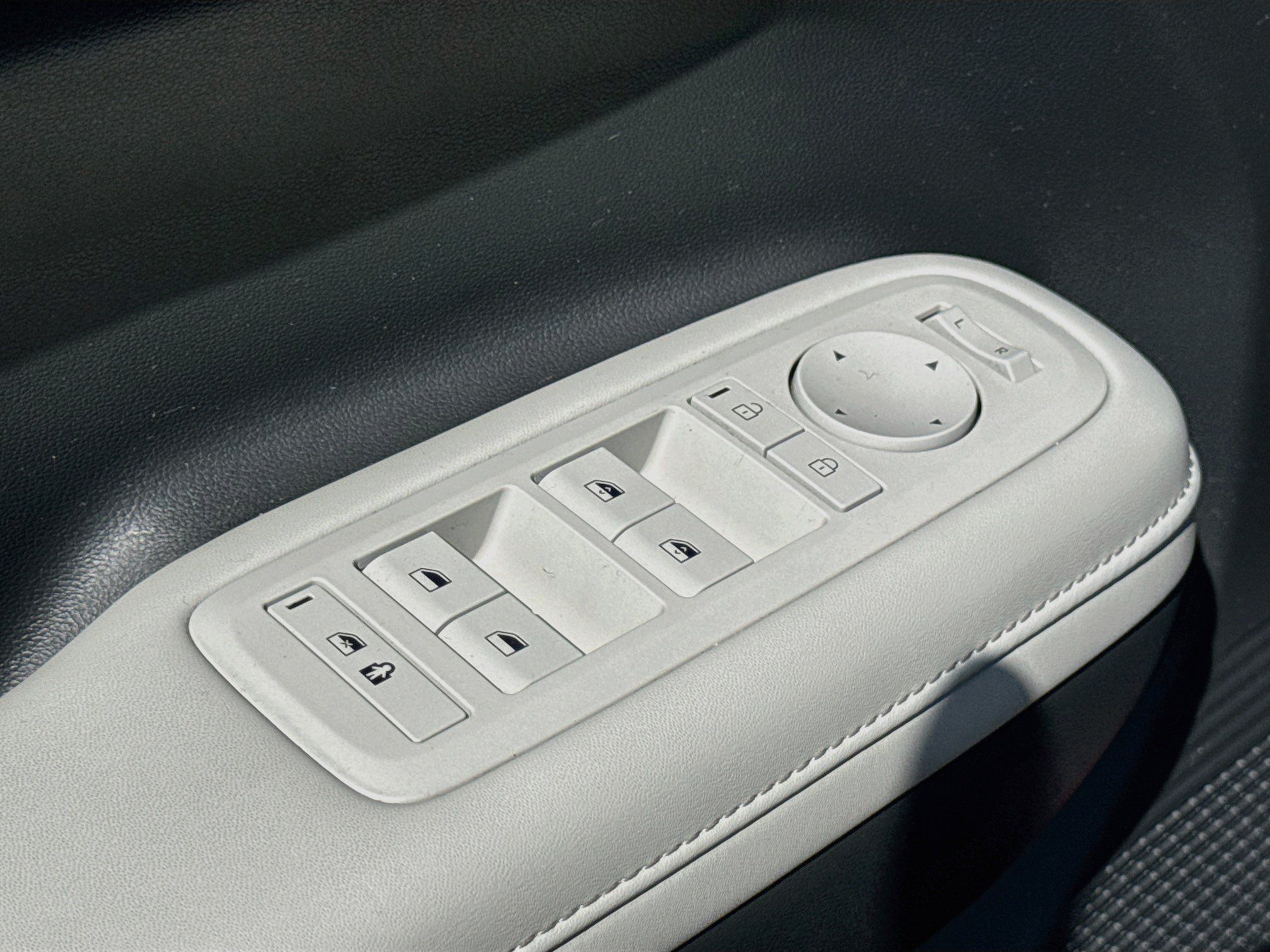 Certified 2025 Hyundai Santa Fe SEL FWD image 10