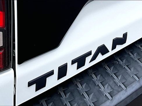 Used 2021 Nissan Titan PRO-4X w/ Pro-4x Convenience Package AWD/4WD image 25