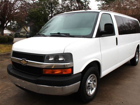 Used 2016 Chevrolet Express 3500 LT w/ LT Preferred Equipment Group image 2