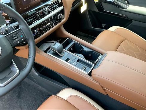New 2026 Nissan Pathfinder Platinum FWD image 6