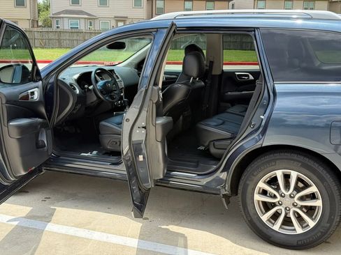 Used 2015 Nissan Pathfinder SL w/ SL Tech Package FWD image 10