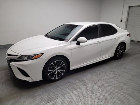 Used 2018 Toyota Camry SE w/ Convenience Package FWD image 2